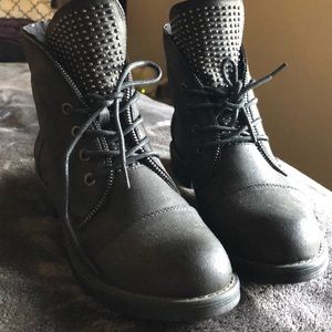 Maurice’s zipper boot